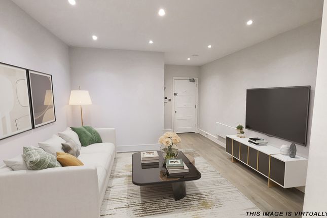 Catteshall Lane, Godalming, GU7 1 bed flat for sale