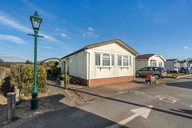 Avenue C, Addlestone KT15 2 bed park home for sale