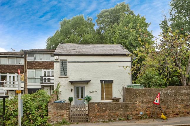 Roxeth Hill, Harrow HA2 2 bed detached house for sale