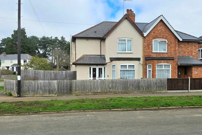 Lindsay Avenue, Abington... 3 bed semi