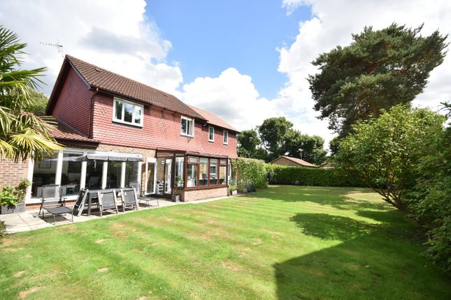 Copthorne, RH10 5 bed detached house for sale