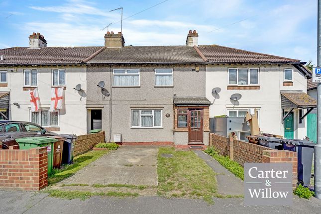 South Close, Essex 3 bed terraced house for sale
