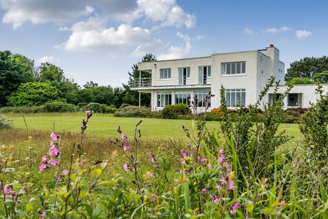 5 bed detached house