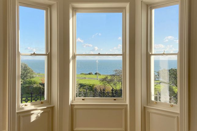 27 Clifton Crescent, Folkestone, CT20 2 bed flat for sale