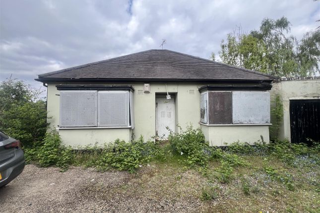 Market Street, Kingswinford, DY6 9LG 2 bed detached bungalow for sale