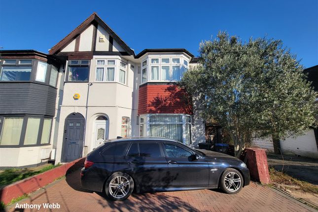 Connaught Gardens, Palmers Green, N13 3 bed end of terrace house for sale