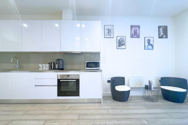 Brickfield Court, Bath Road, Slough 2 bed apartment for sale