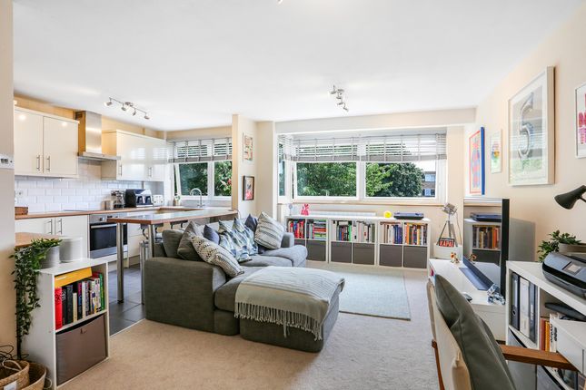 Queenswood Gardens, Aldersbrook, E11 2 bed maisonette for sale
