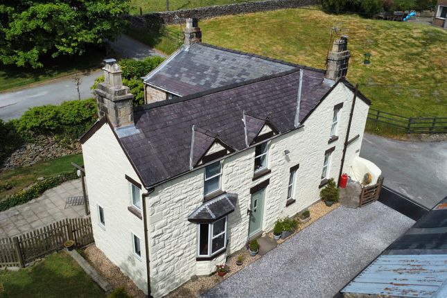 Ffordd Uchaf, Gwynfryn, Wrexham 3 bed detached house for sale