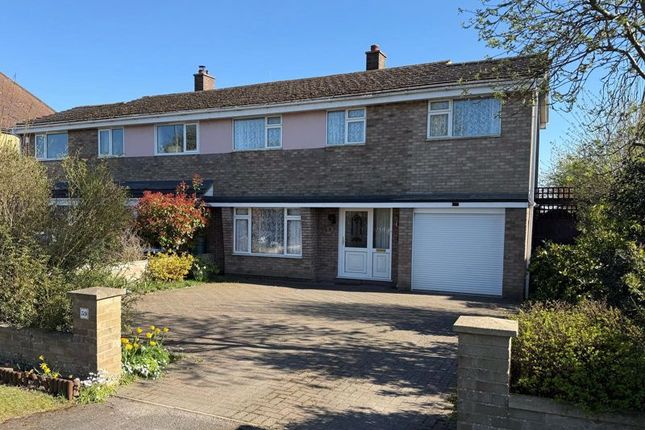 4 bedroom semi-detached house for sale