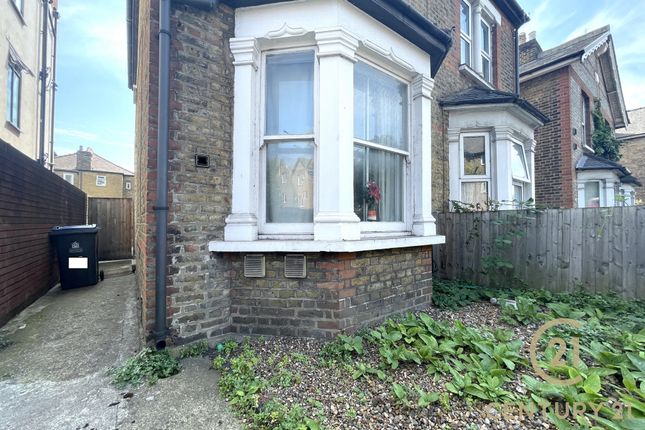 Cromwell Road, KINGSTON UPON THAMES KT2 2 bed semi