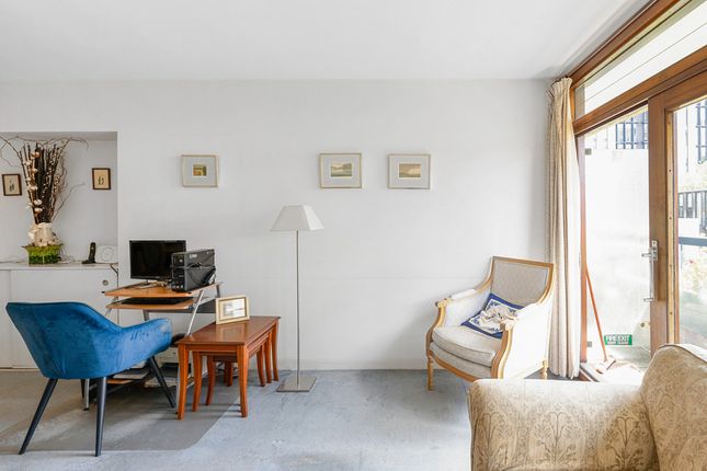 Barbican, London, EC2Y 2 bed flat for sale
