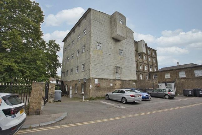 London Road, Dover, Kent, CT17 1 bed flat for sale