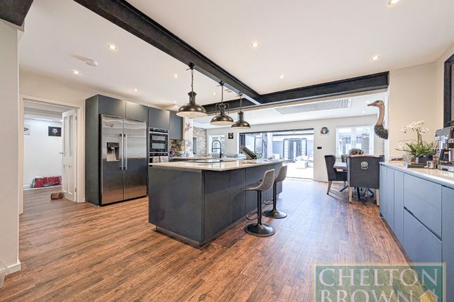 6 bedroom detached house for sale