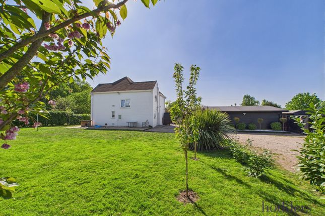 Green Lane, Addlestone, Surrey, KT15 3 bed detached house for sale