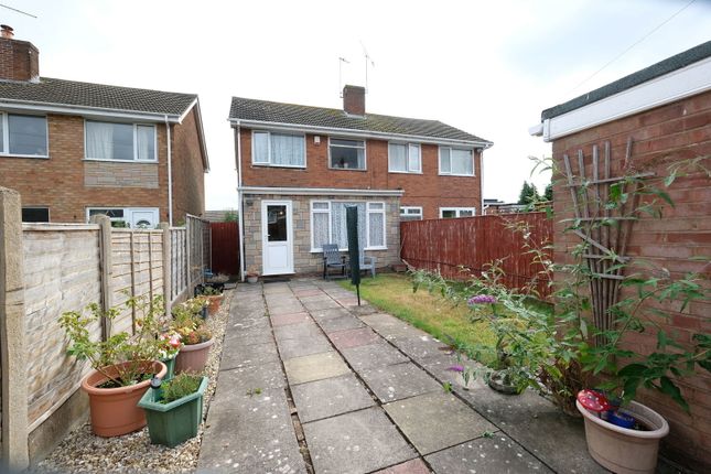 Oakleigh Walk, Kingswinford DY6 3 bed semi