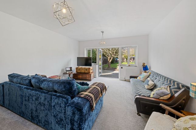 Redricks Lane, Sawbridgeworth CM21 3 bed semi