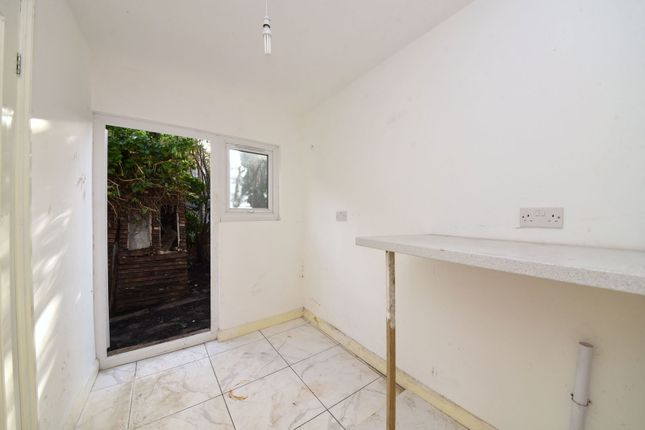 Calderon Road, London E11 2 bed terraced house for sale