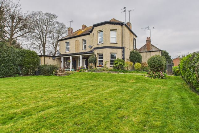 11 bed detached house