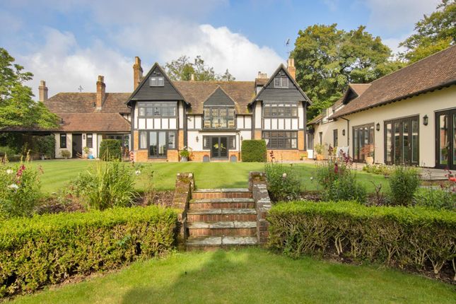 6 bed detached house