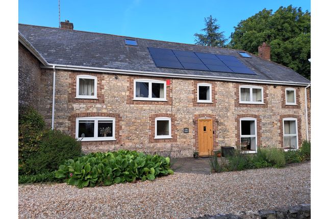 5 bedroom semi-detached house for sale