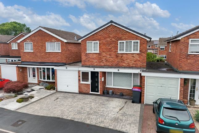 3 bedroom link detached house for sale