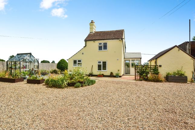 2 bedroom detached house for sale
