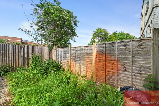 Crouch Road, London 2 bed maisonette for sale