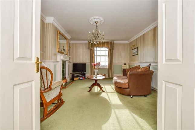 Harbour Parade, Ramsgate, Kent 2 bed apartment for sale