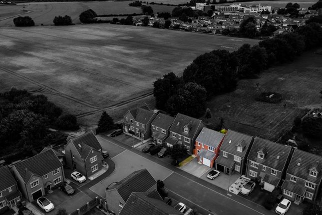 Holme Farm Way, Pontefract WF8 3 bed detached house for sale