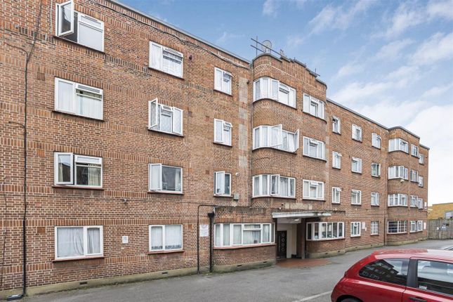 Lea Bridge Road, London E10 2 bed flat for sale