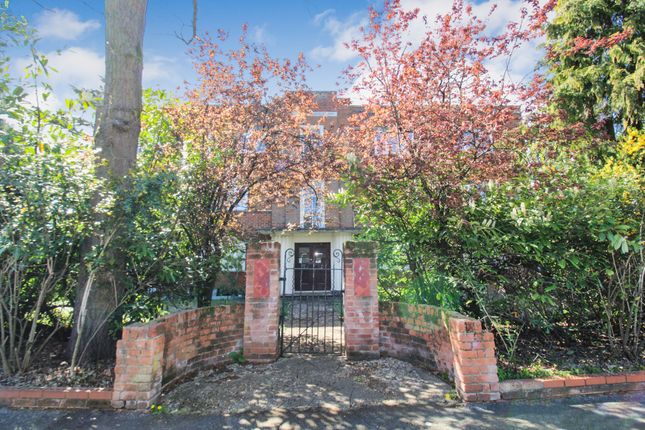 Kings Court, 50 Alexandra Road... 2 bed apartment for sale