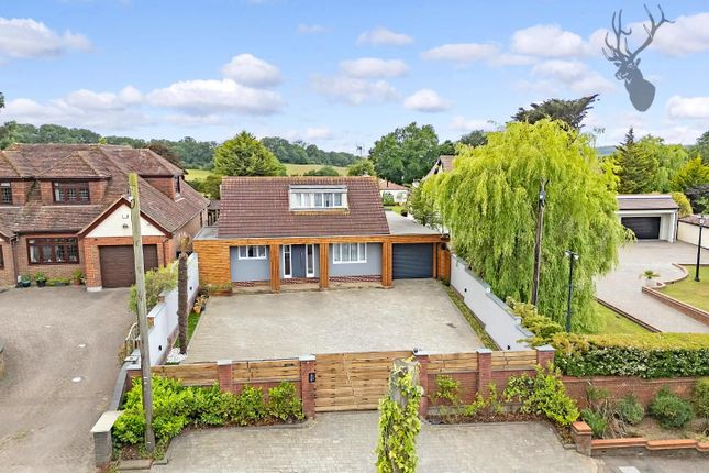 Oak Hill Road, Stapleford Abbotts 3 bed detached house for sale