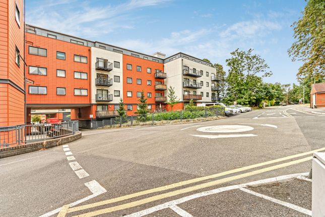 Church Street, Epsom, KT17 2 bed flat for sale