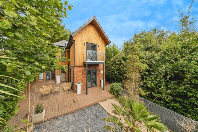 2 bedroom detached house for sale