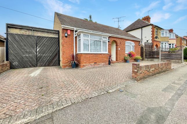 Warden Hill Road, Luton... 3 bed detached bungalow for sale