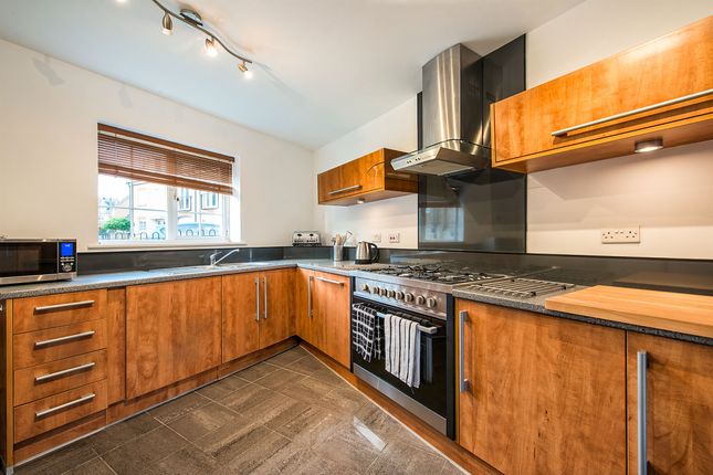 6 bedroom semi-detached house for sale