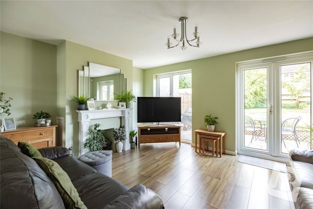 Falkirk Close, Hornchurch, RM11 3 bed semi