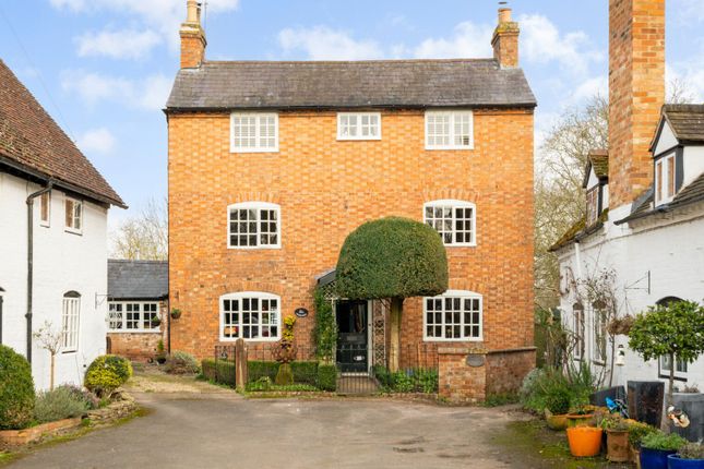 4 bedroom link detached house for sale