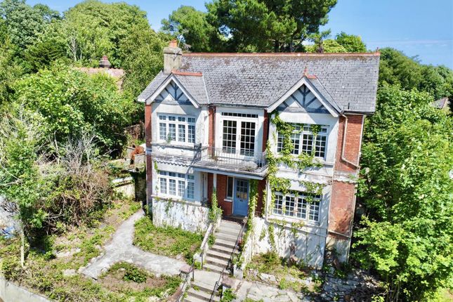 6 bedroom detached house for sale