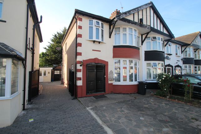 Stradbroke Grove, Clayhall, Essex, IG5 3 bed semi