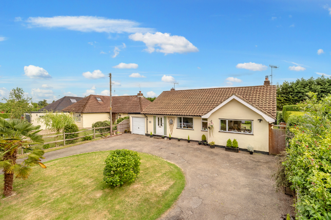 Nursery Lane, Hookwood, Horley, RH6 2 bed bungalow for sale