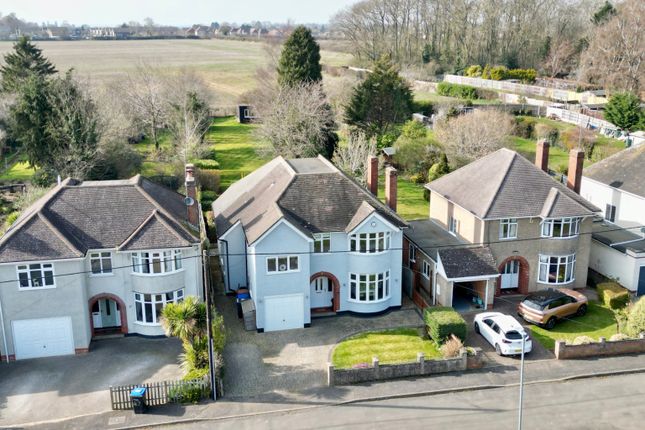 5 bed detached house