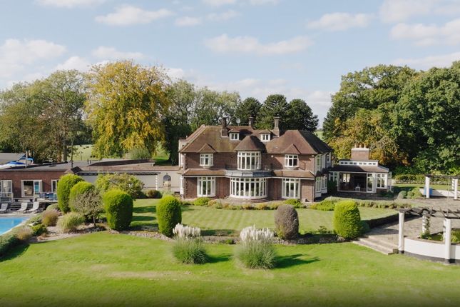 Isle of Wight Lane, Kensworth, 7 bed detached house for sale