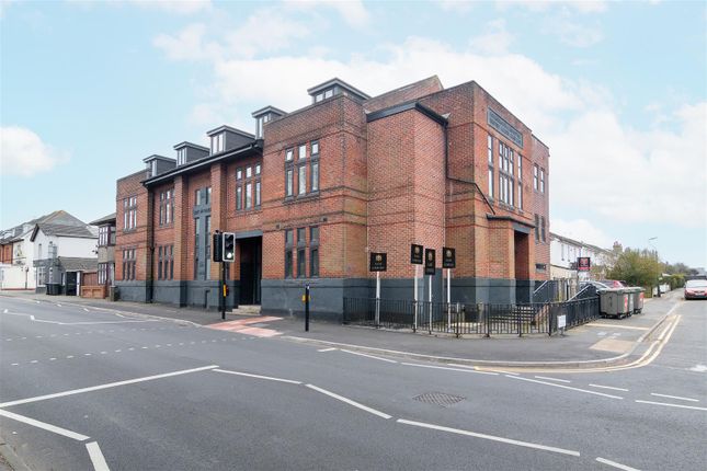 2 bedroom flat for sale