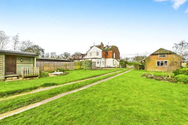 Valewood Lane, Horsham RH13 2 bed semi