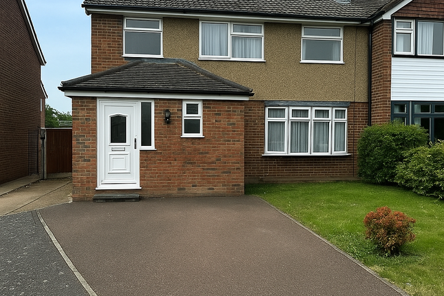 Glebe Crescent, Broomfield... 3 bed semi