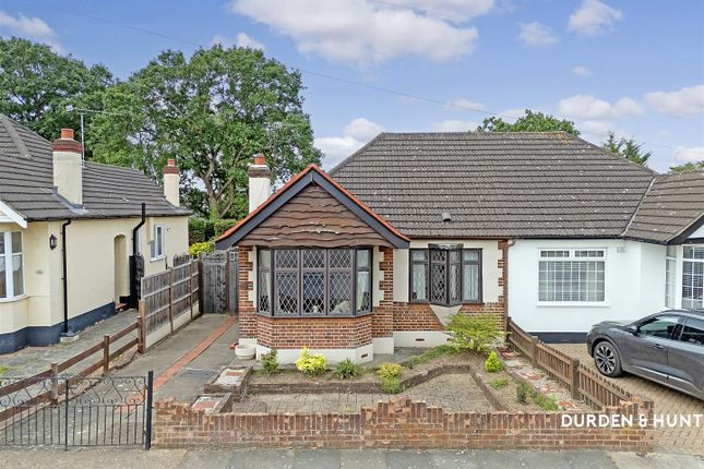 Woodhall Crescent, Emerson Park, RM11 2 bed semi