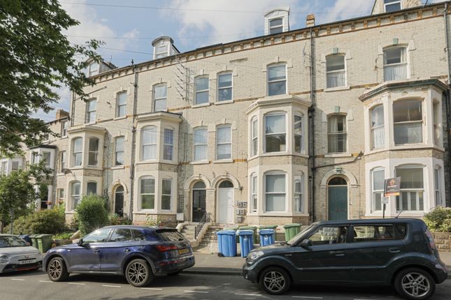 Royal Avenue, Scarborough YO11 1 bed flat for sale