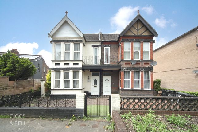 6 bedroom semi-detached house for sale